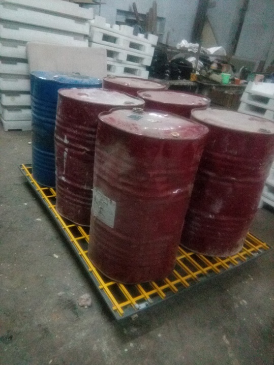 SIX DRUM SPILL CONTAINMENT PALLET / TRAY