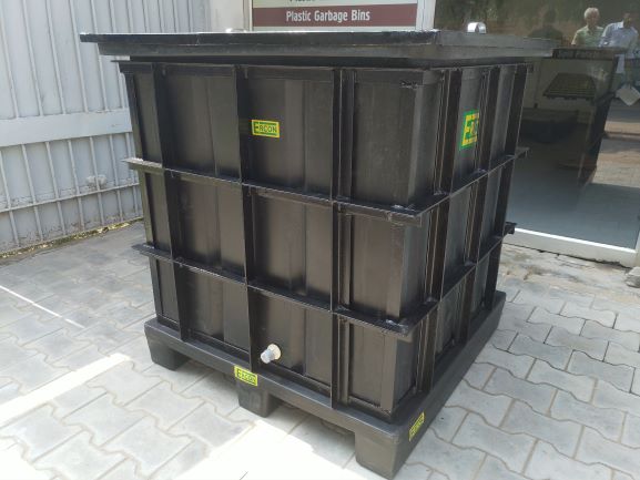 Customised Tank on a Pallet with Top Lid