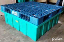 CUSTOMISED SPILL PALLET FOR FOUR DRUMS WITH A REVERSIBLE PALLET